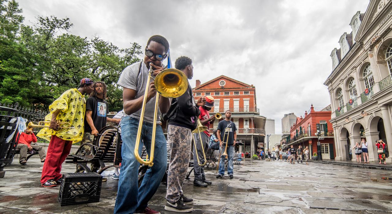 路易斯安那州新奥尔良杰克逊广场上的爵士乐队