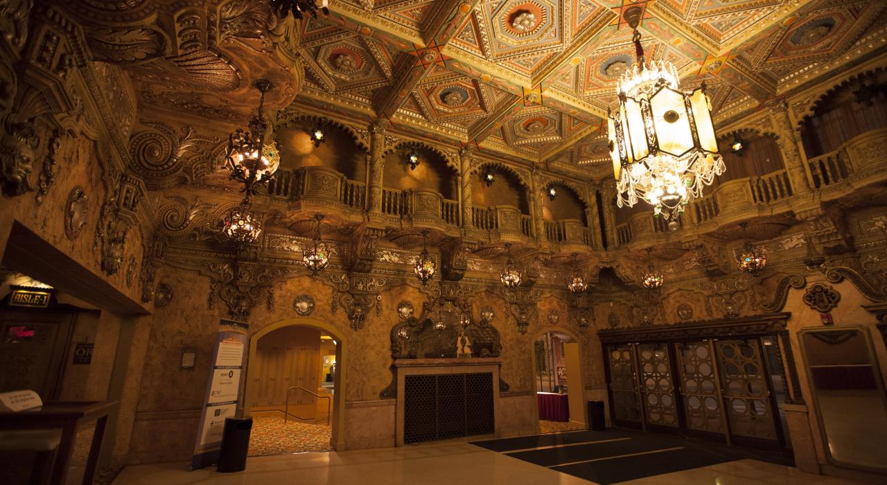 伊利诺伊州罗克福德科罗纳多表演艺术中心的楼厅座位