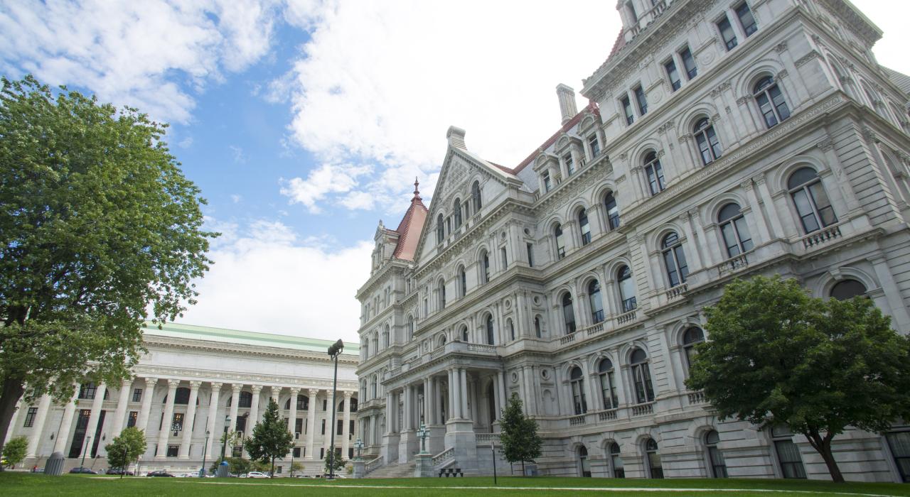 纽约州奥尔巴尼令人印象深刻的纽约州州议会大厦。