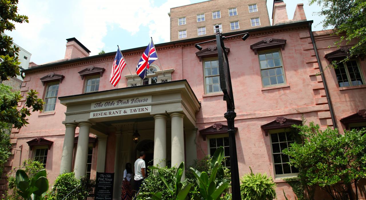佐治亚州萨凡纳的 Olde Pink House 餐厅