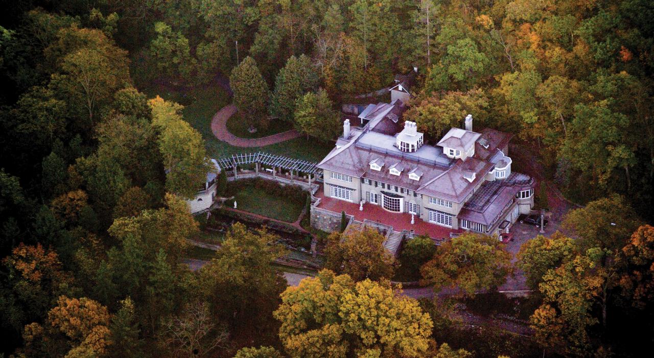 宏伟的 Mayowood Mansion 博物馆以及树木繁盛的四周环境 宏伟的 Mayowood Mansion 博物馆以及树木繁盛的四周环境