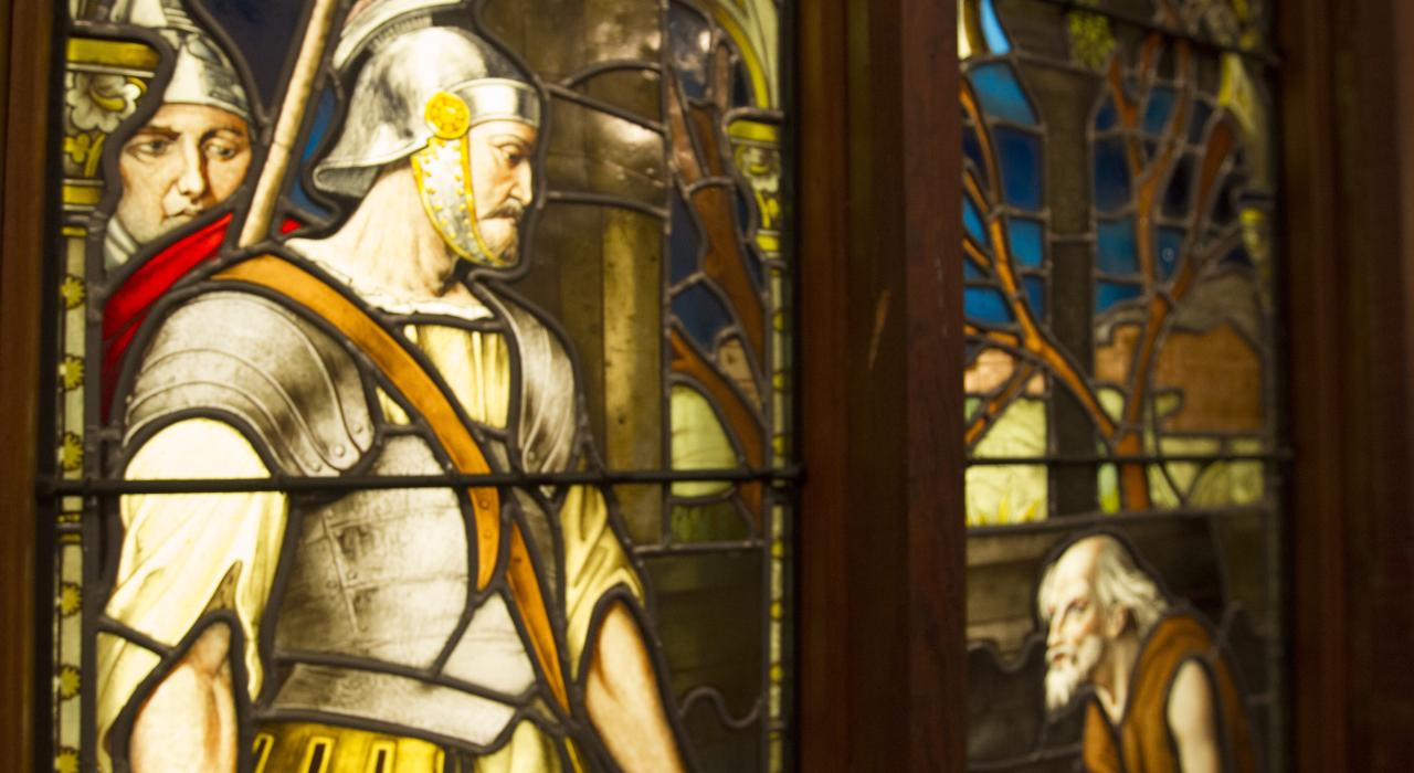 黄金群岛上一座教堂里的彩色玻璃