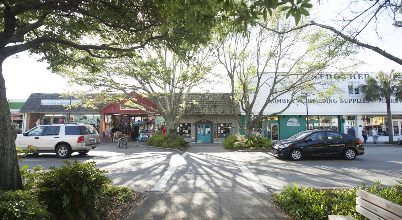 圣西蒙斯岛上风景如画的码头村