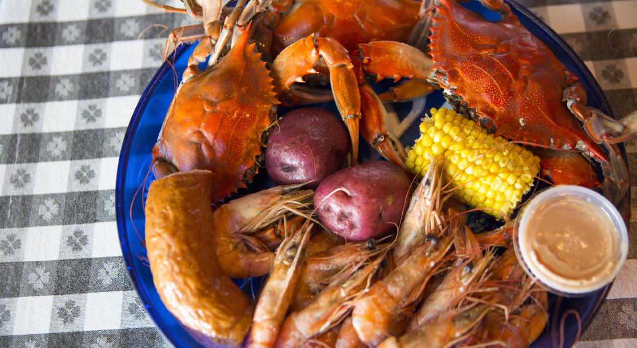 路易斯安那州帝博多的 Bubba’s II Poboys 海鲜馆供应新鲜海味