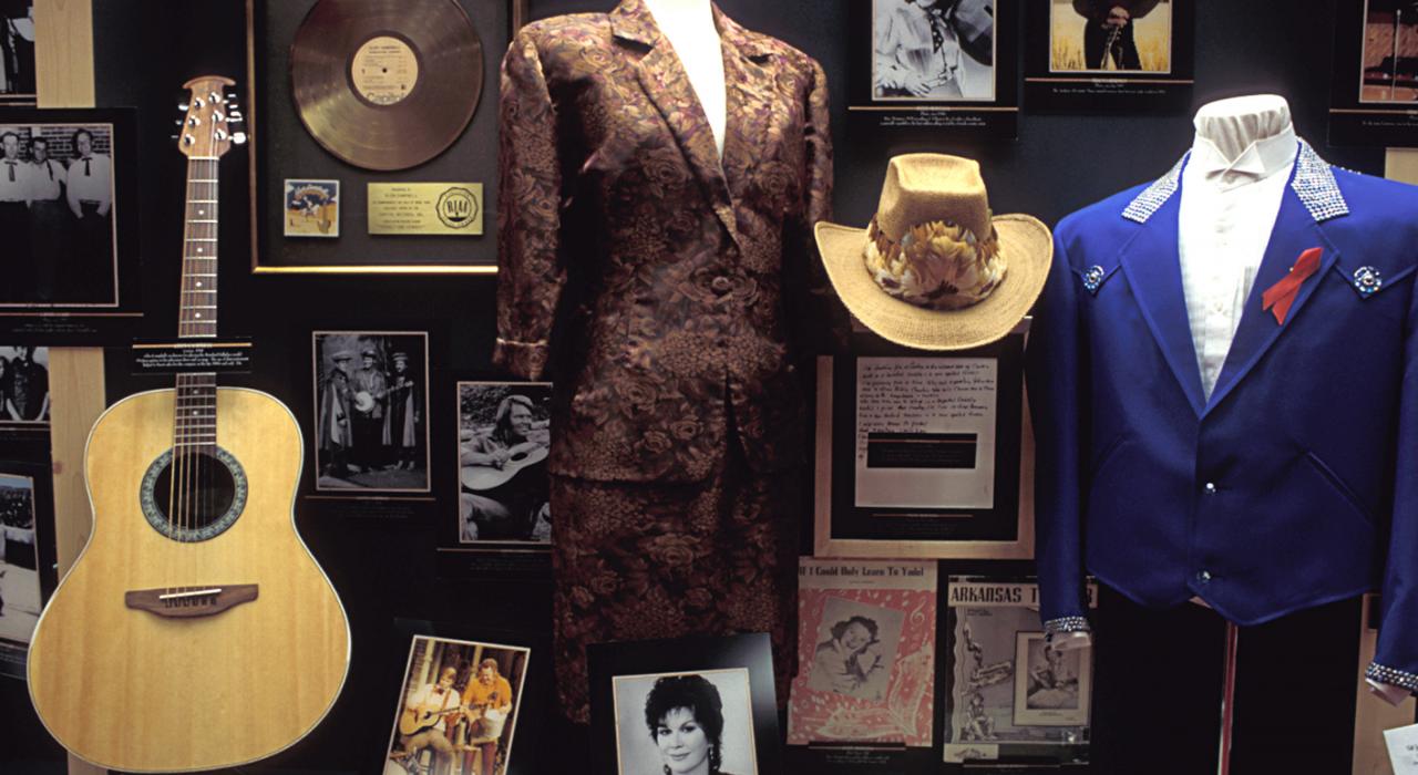 艺人名人堂的所在地：阿肯色州派恩布拉夫