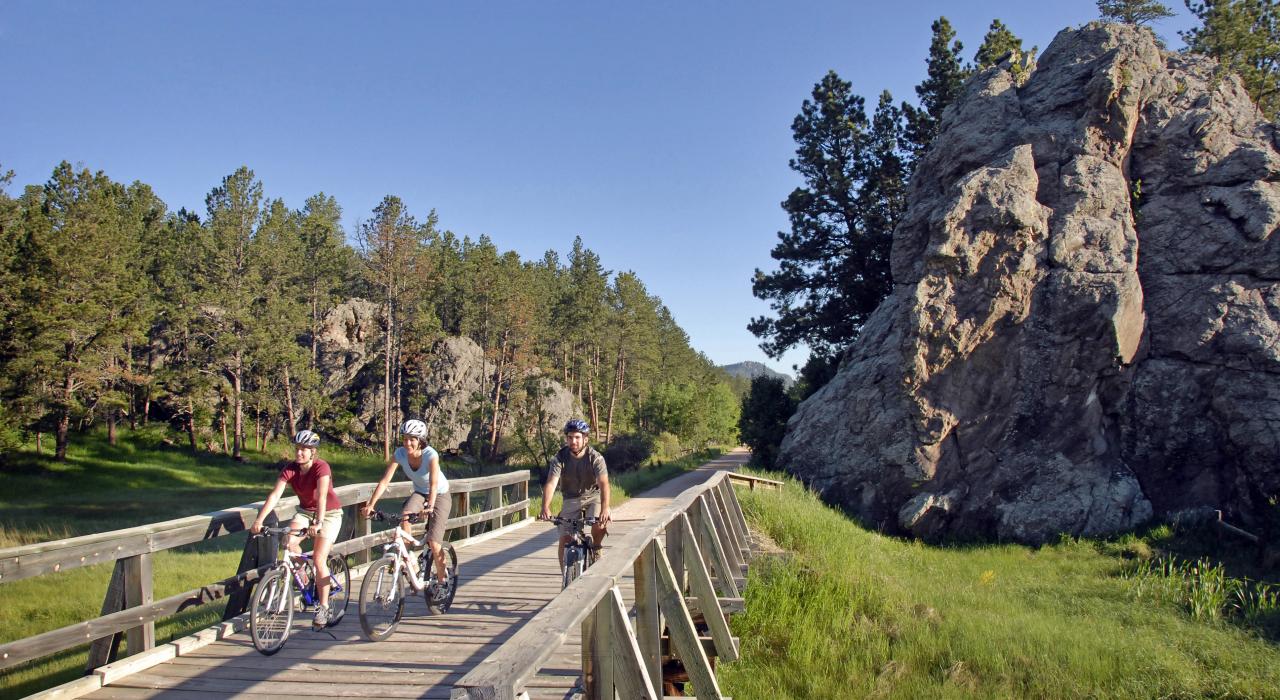 沿着乔治·S·米克尔森小径