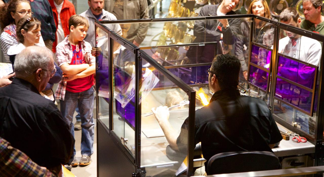 康宁玻璃博物馆内的演示