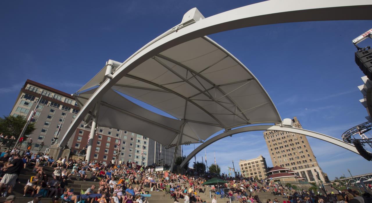 西弗吉尼亚州查尔斯顿市中心的音乐会