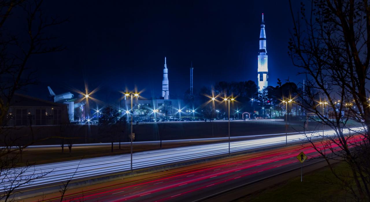 美国太空火箭中心的夜景 美国太空火箭中心的夜景