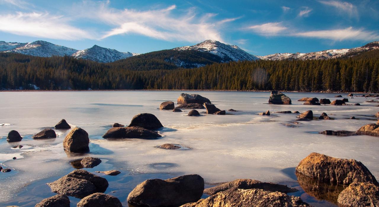 比格霍恩山风景如画、崎岖纵横