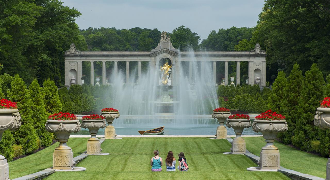Nemours Estate 庄园里的喷泉 Nemours Estate 庄园里的喷泉