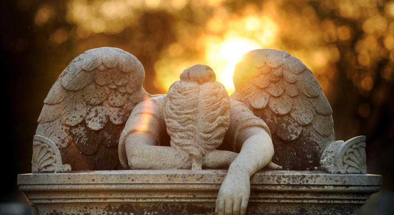 友谊公墓的哭泣天使雕像