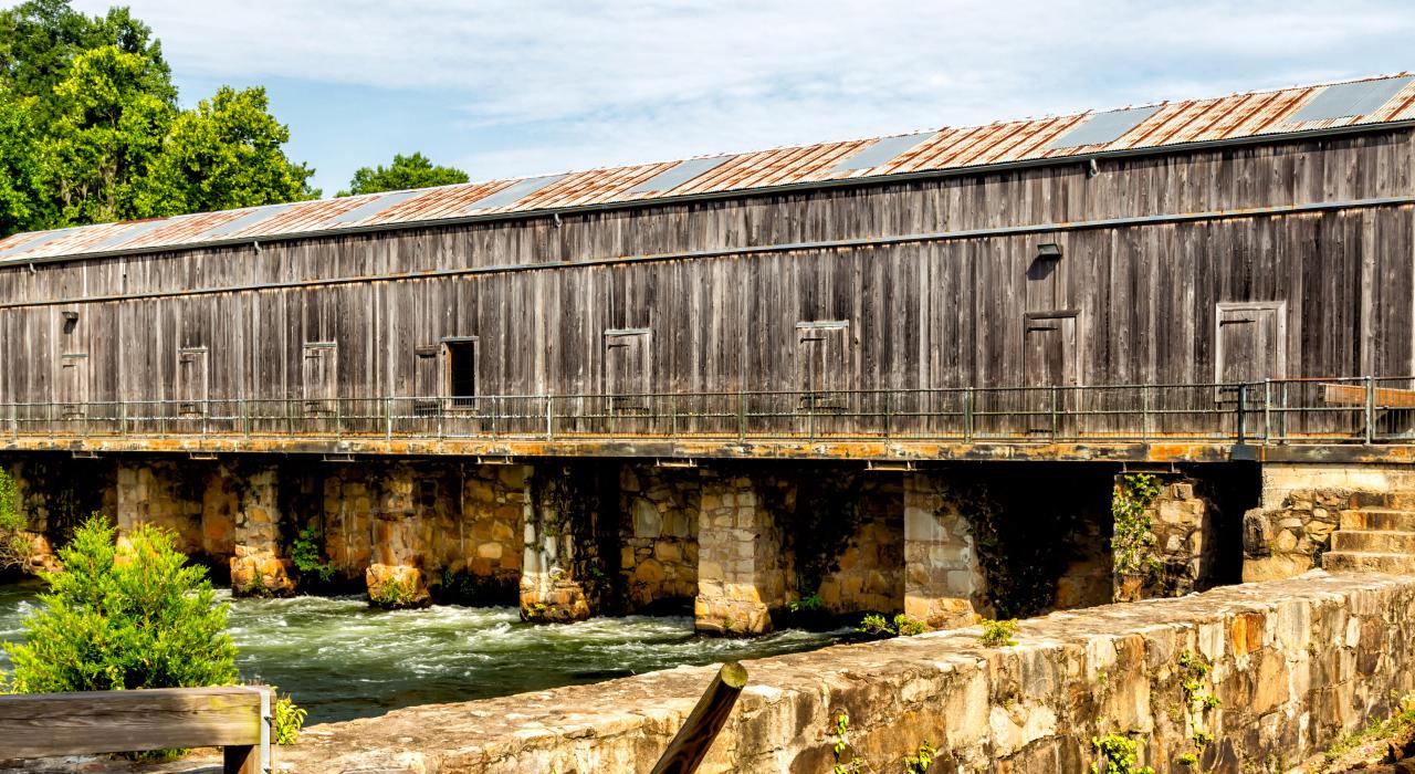 Lock and dam at the headwater of the Augusta Canal on the Savannah River
