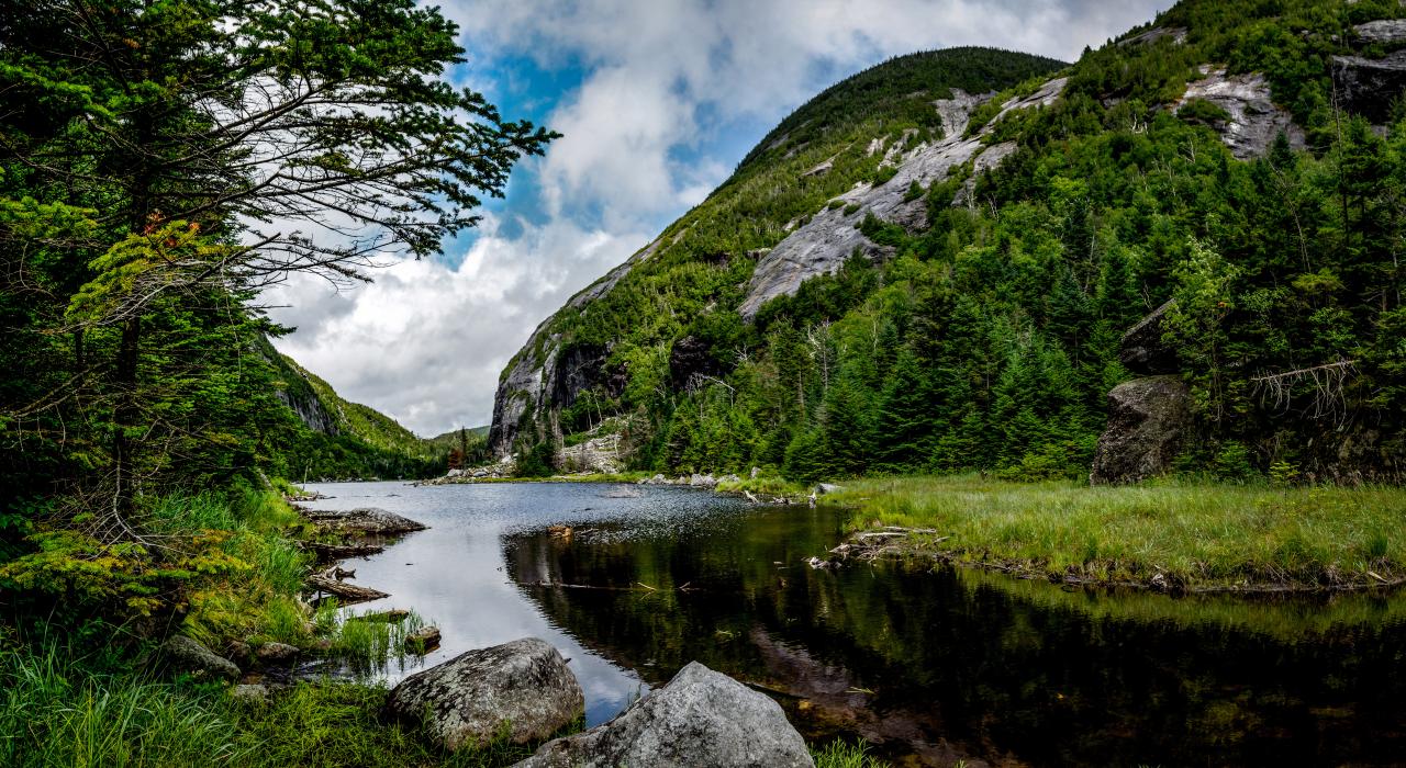 阿迪朗达克高峰区的雪崩湖