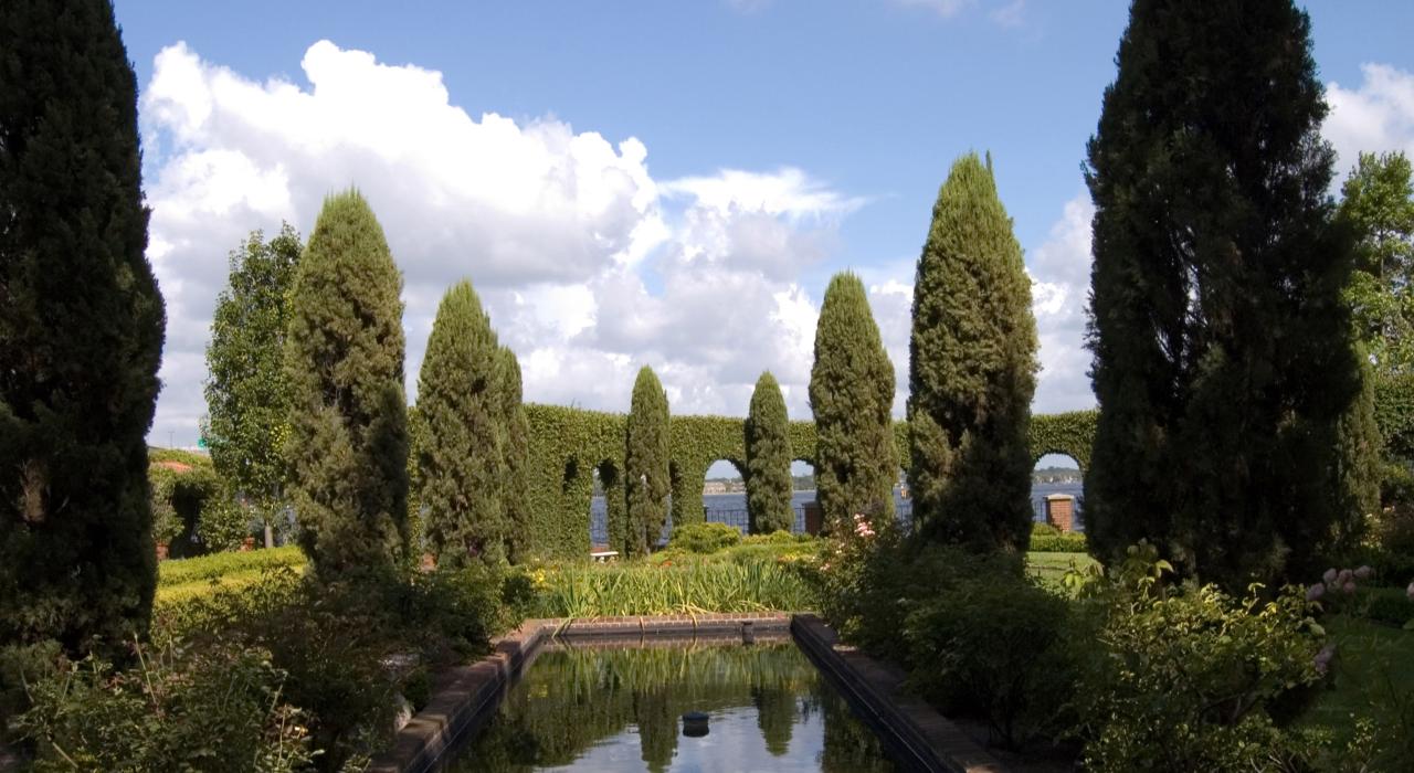 Formal gardens at Cummer Museum of Art