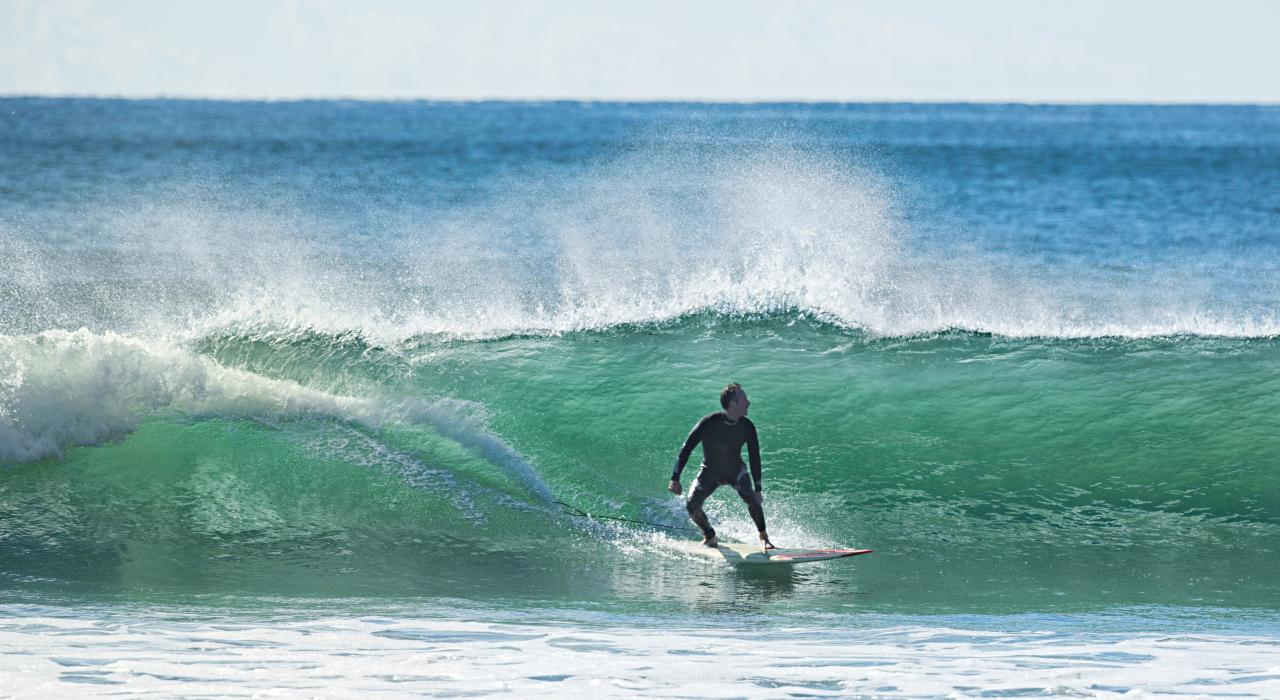 选个好天气去海上冲浪