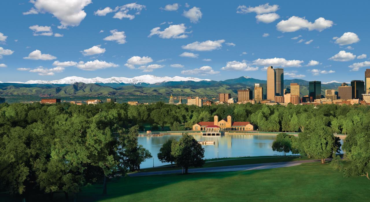 晴朗日子里的丹佛天际线