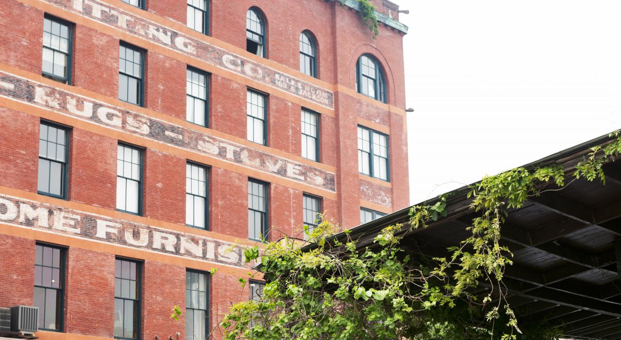 市中心老市场区牢固的砖结构建筑