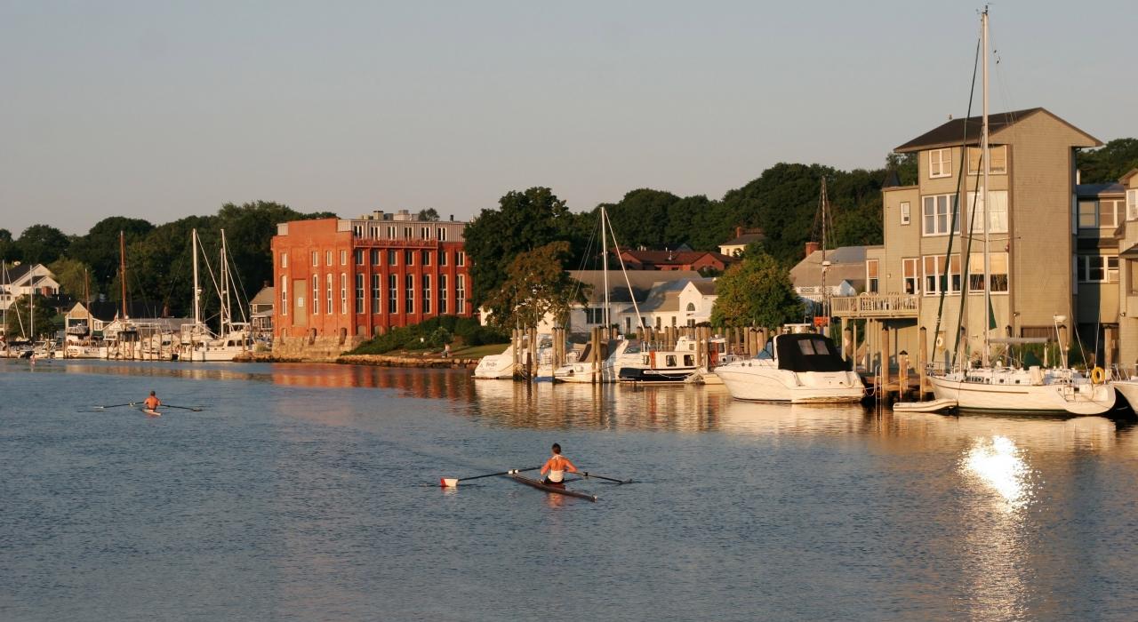 划船游览神秘河