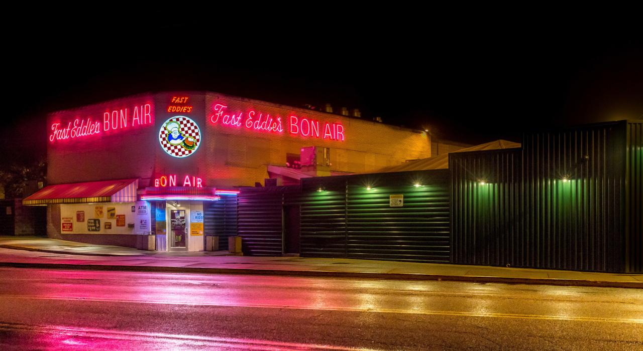The one-and-only Fast Eddie’s at night