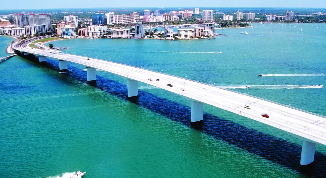 佛罗里达州萨拉索塔县海岸的海湾美景