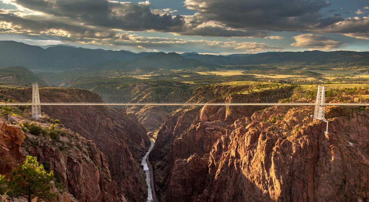 科罗拉多斯普林斯附近横跨阿肯色河之上的皇家峡谷大桥