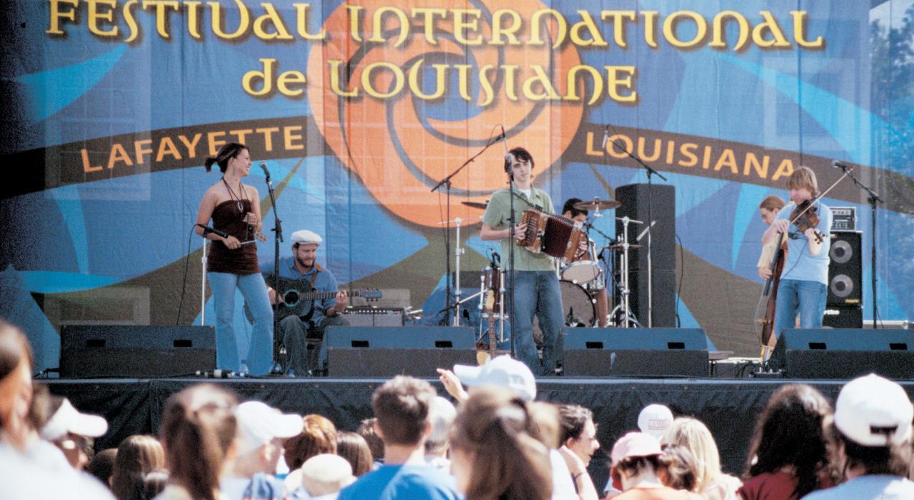 为期五天的路易斯安那州国际节吸引 300,000 名游客来到拉斐特