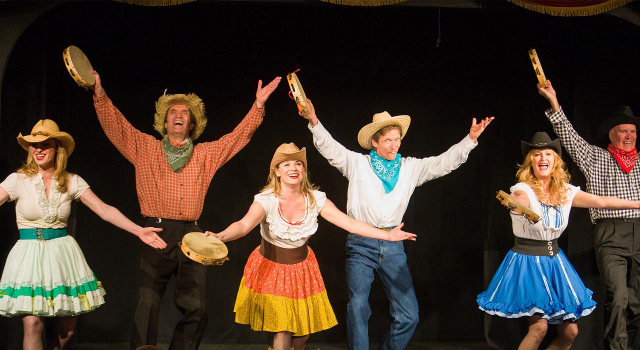 Glenwood Vaudeville Revue 剧院的喜剧、歌舞表演 Glenwood Vaudeville Revue 剧院的喜剧、歌舞表演