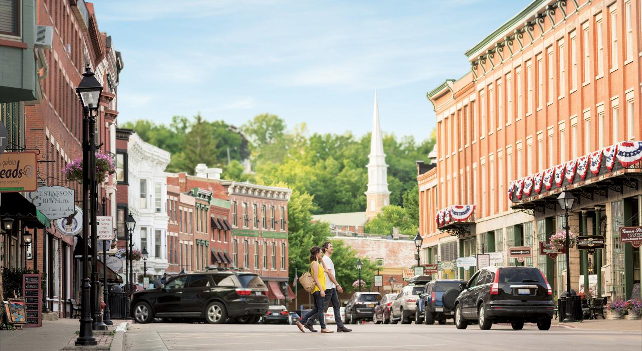 漫步游览伊利诺伊州加利纳的历史街区