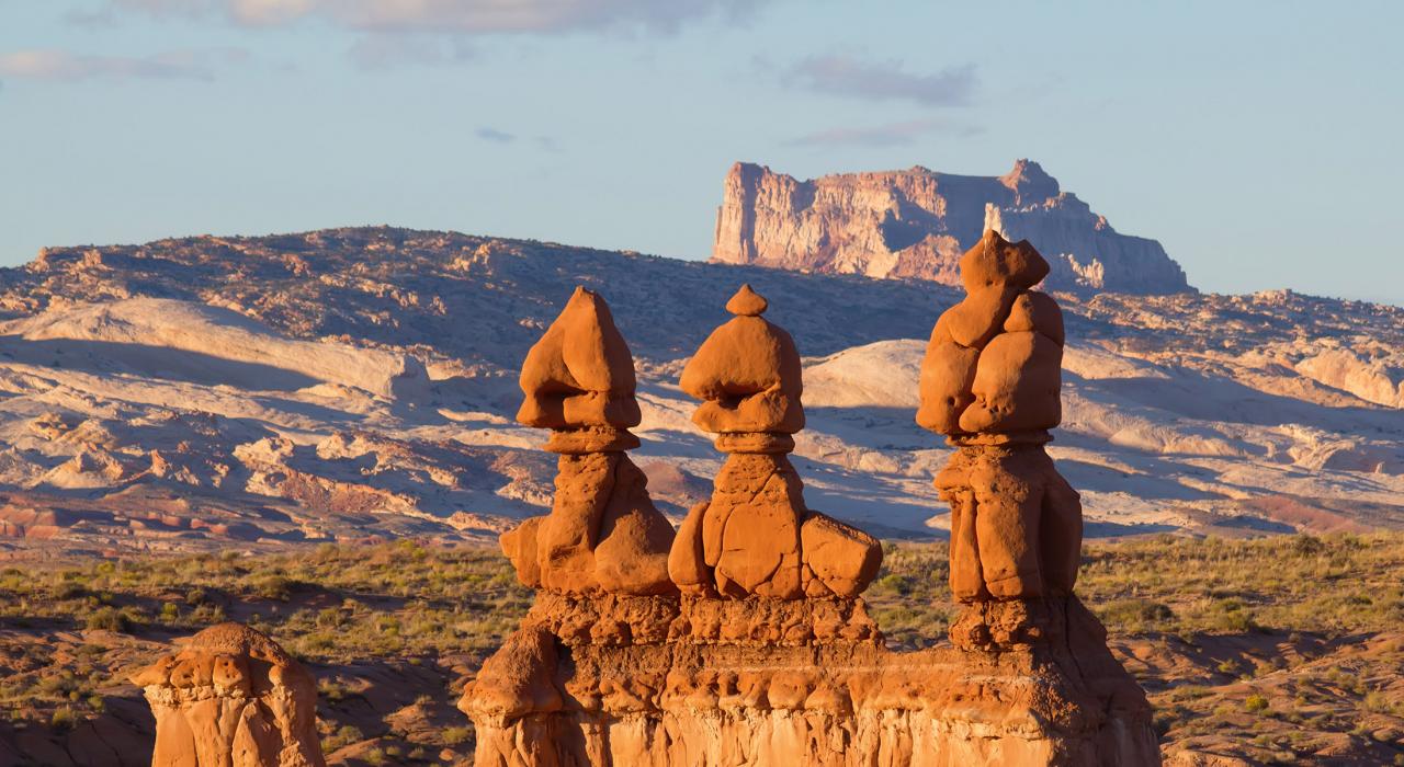 犹他州魔怪谷州立公园的岩石尖顶