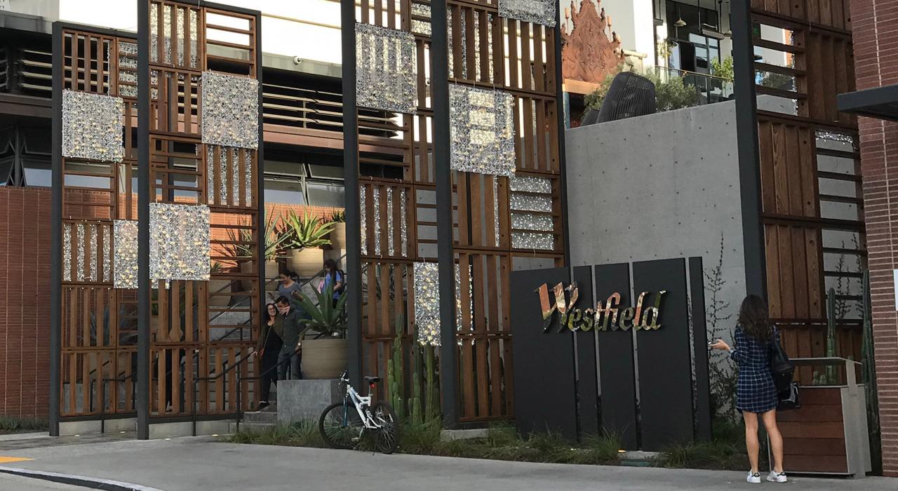 加利福尼亚州洛杉矶西田购物中心入口