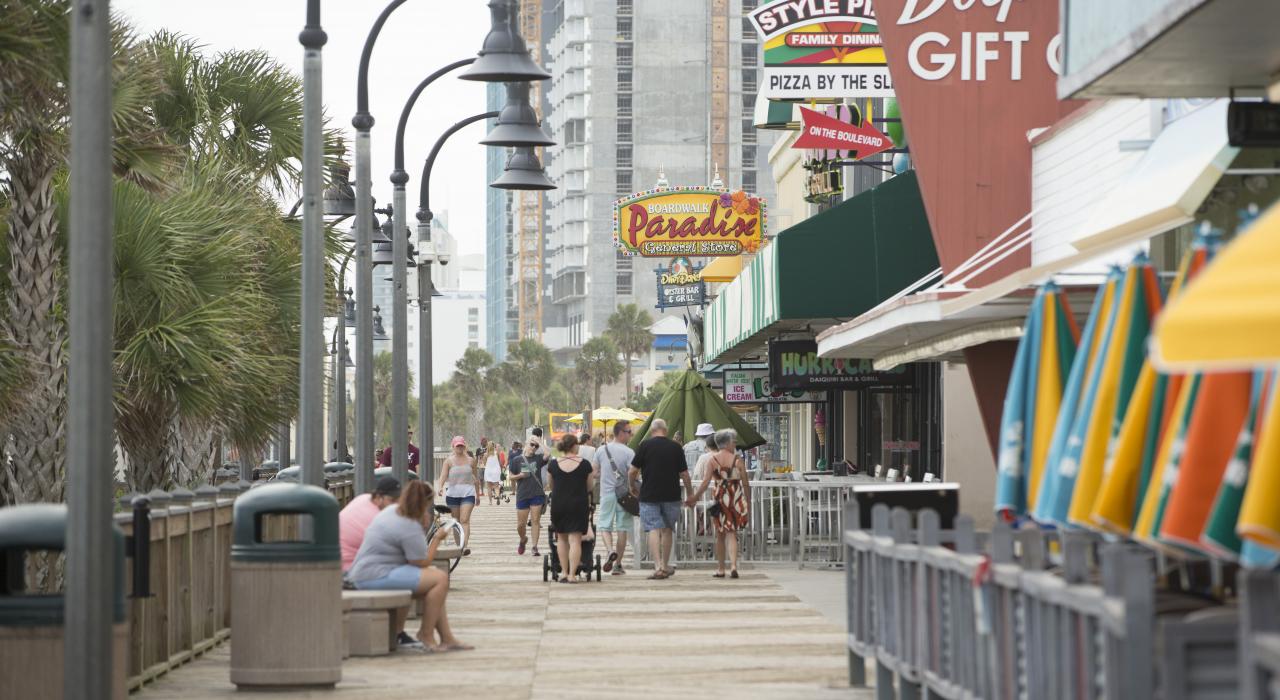 漫步于美特尔海滩栈道