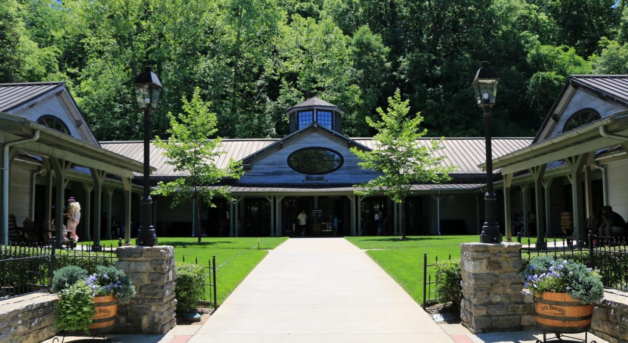 田纳西州林奇堡杰克丹尼酒厂的游客中心