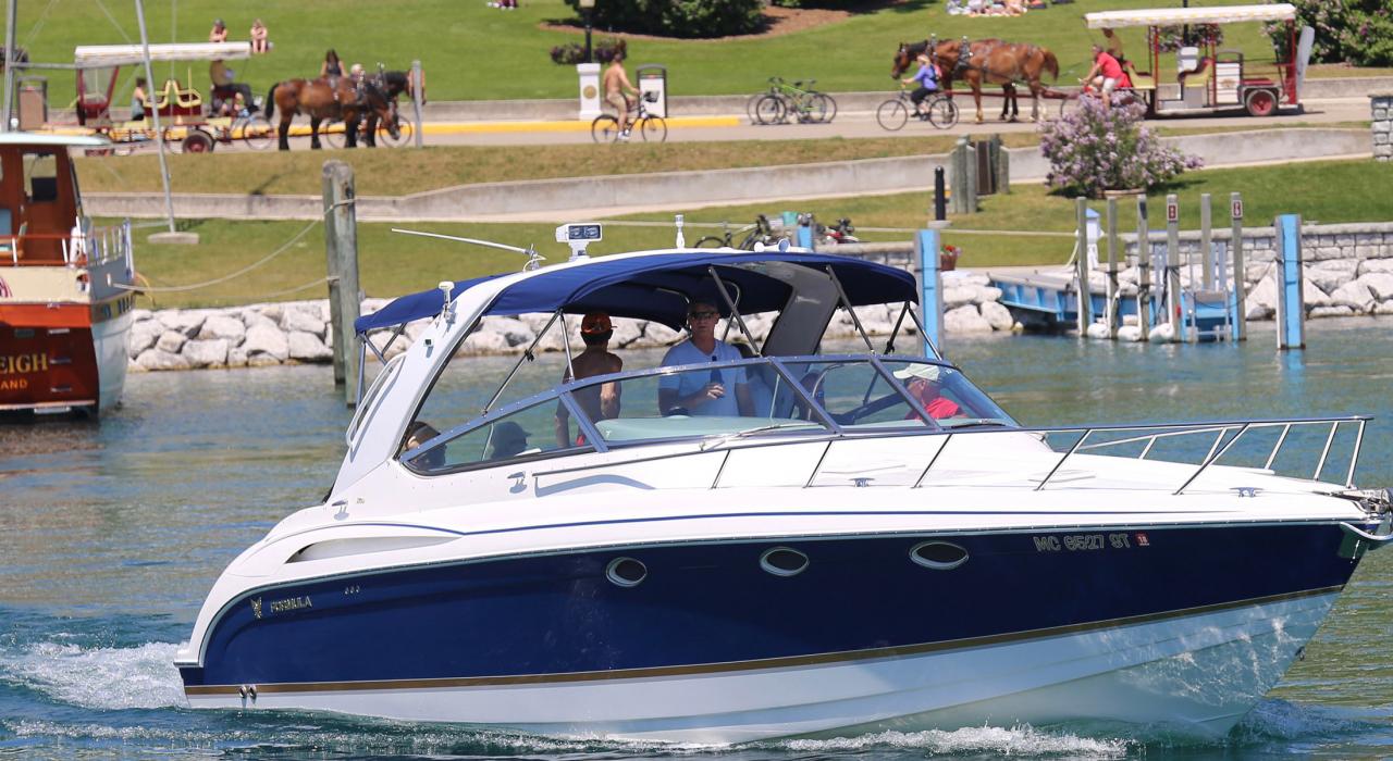 乘船玩转水上景点，搭乘马车和骑自行车欣赏陆上风光