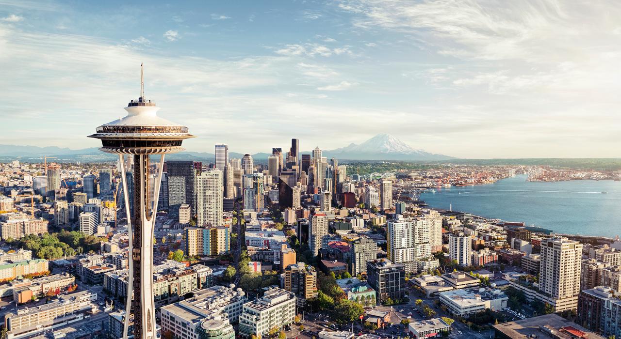 西雅图太空针塔在西雅图建筑中突显