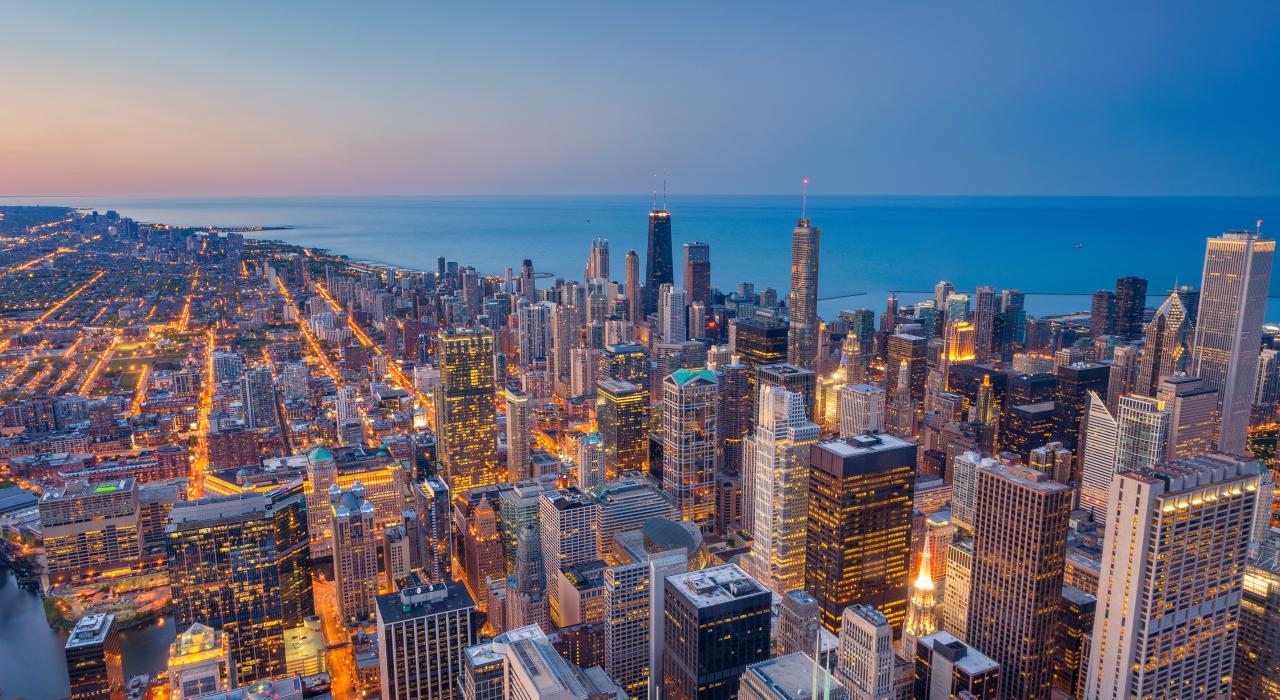 暮光之下美轮美奂的芝加哥天际线