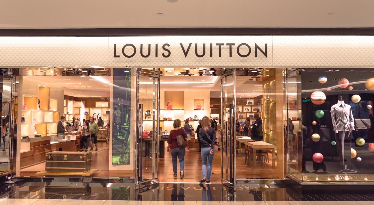 休斯顿奥特莱斯有耐克、九西和布鲁克兄弟等品牌的巨大折扣