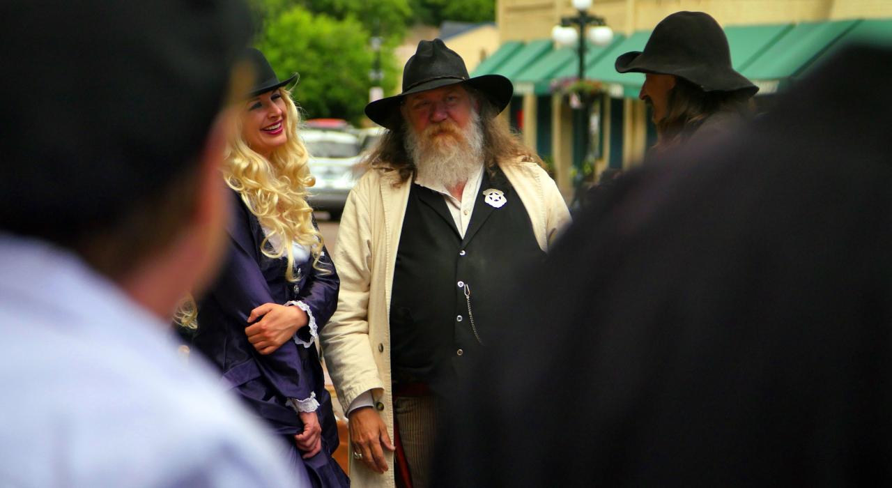 穿着戏服的历史剧演员