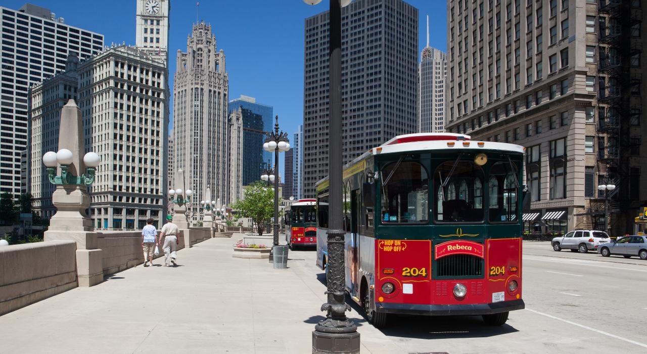 来到芝加哥一定要去巴士之旅游览这座城市的独特风景