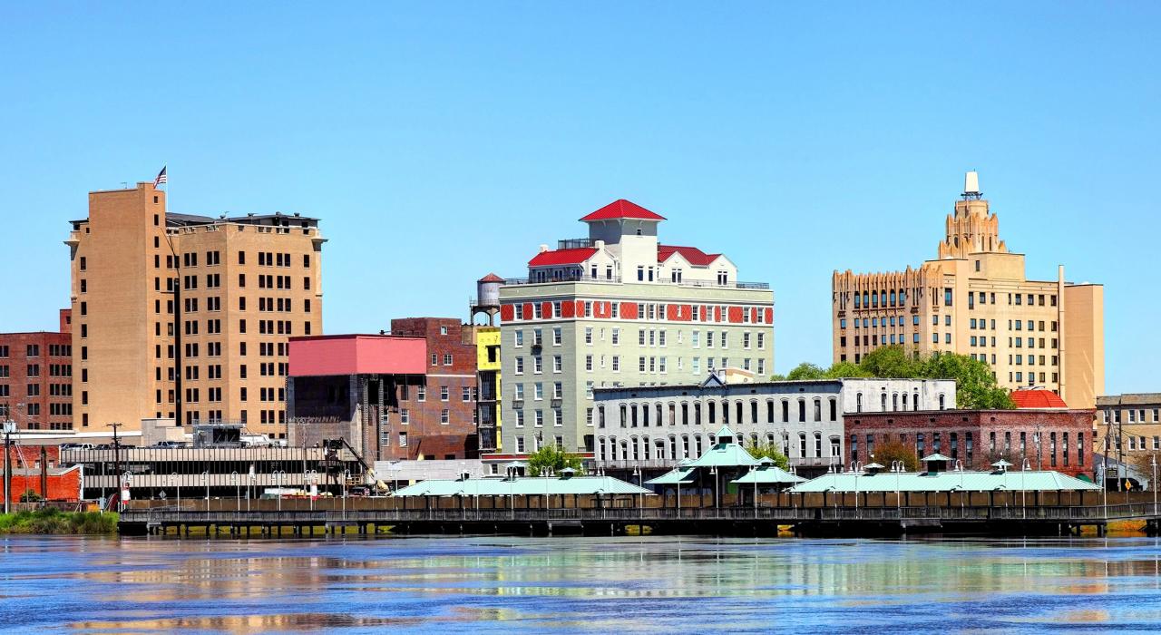 从卡琦达河上看到的Monroe城景