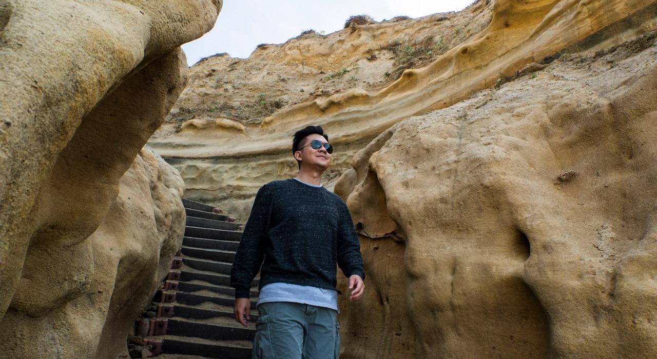 走在多里松州立自然保护区的小径上，沿途还可以欣赏太平洋的美景