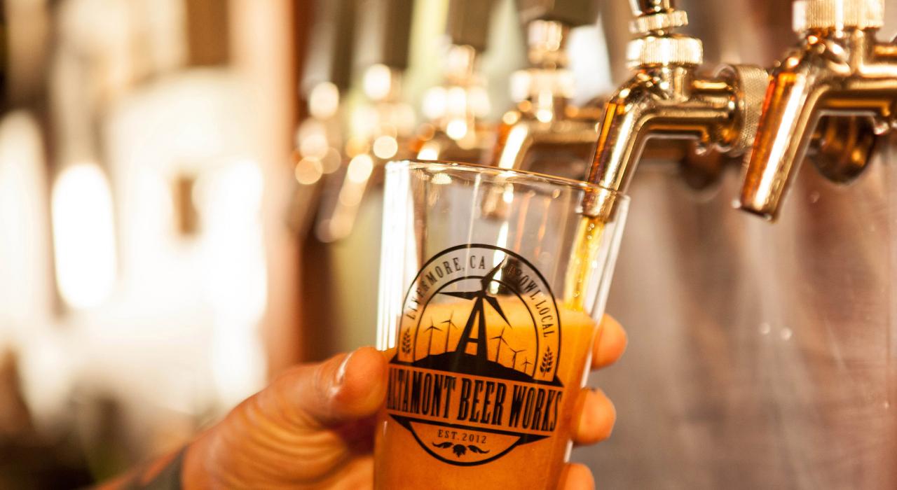 阿尔塔蒙特啤酒厂（Altamont Beer Works）的水龙头中流淌的冰啤酒