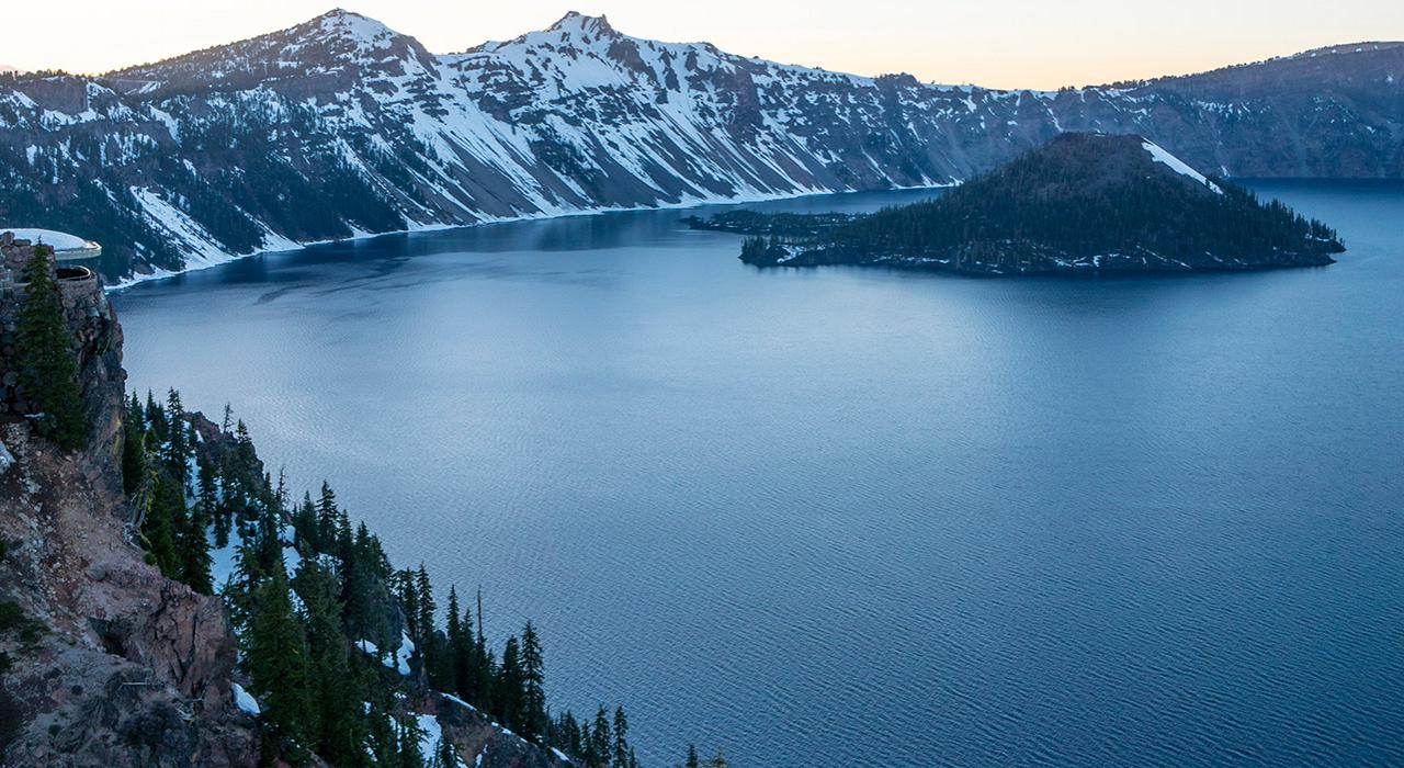 在俄勒冈南部的火山口湖国家公园静待无与伦比的日出时分
