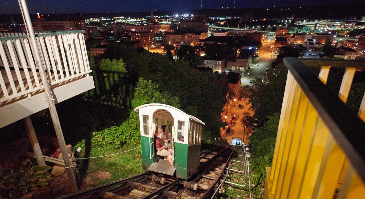 费内伦地方电梯