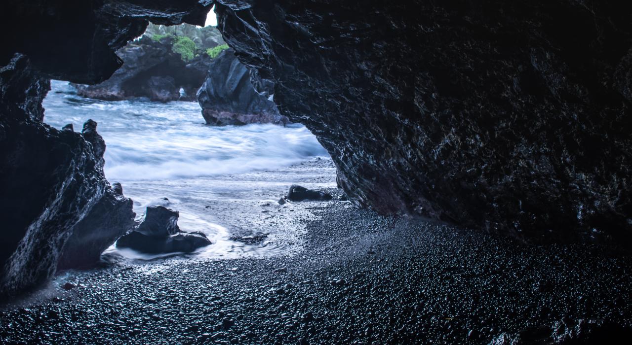 哈纳火山熔岩通道