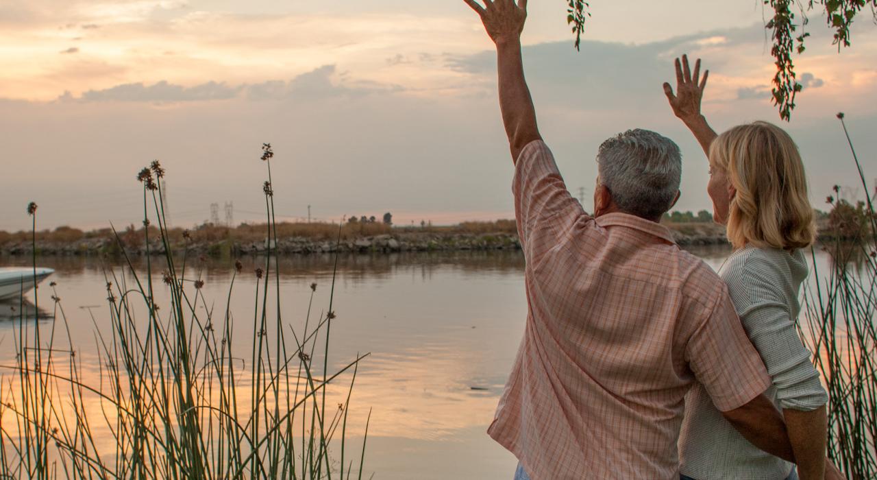 该地区三角洲河道欣赏到的日落美景 该地区三角洲河道欣赏到的日落美景