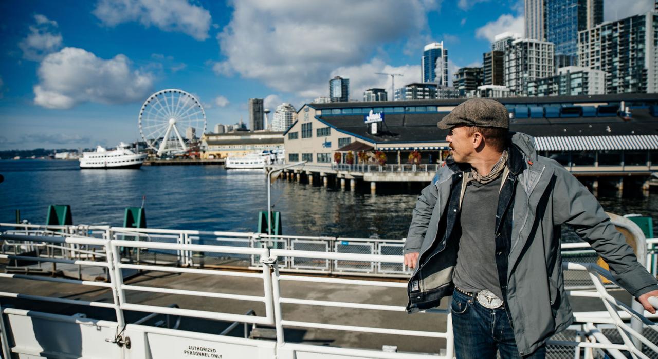 Foy Vance 凝视着西雅图摩天轮