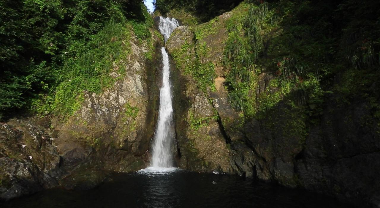 奥罗科维斯的 Doña Juana Waterfall 瀑布