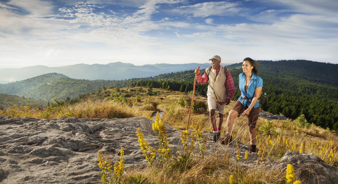 在北卡罗来纳州阿什维尔附近的蓝岭山脉徒步旅行