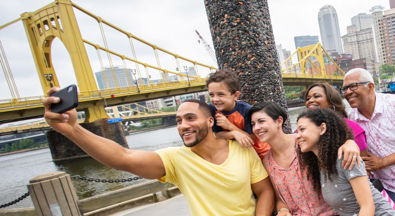与家人一起在北岸社区享受这座城市独有的河滨美景，度过美好时光
